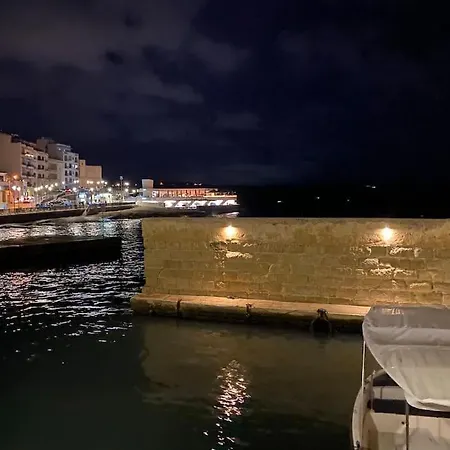 House. Live, Experience Sea