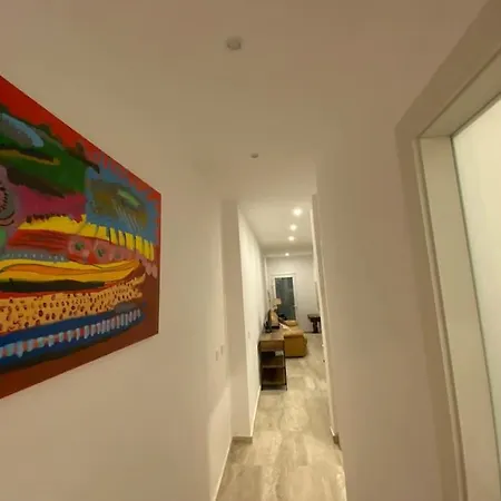 House. Live, Experience Sea خليج سانت بول