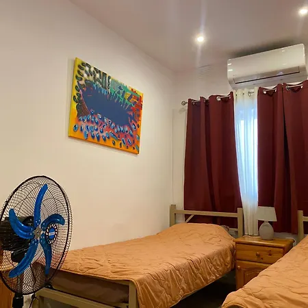 House. Live, Experience Sea Dom wakacyjny St Paul's Bay