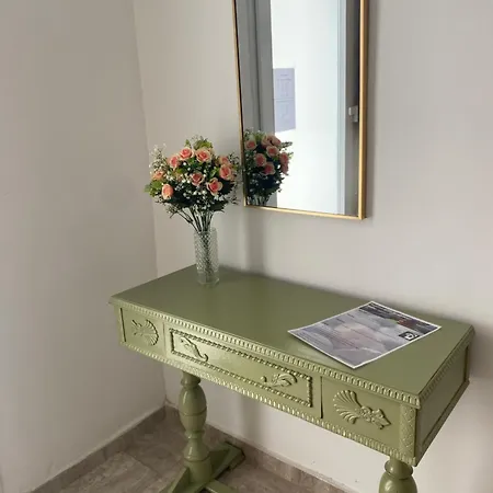 House. Live, Experience Sea