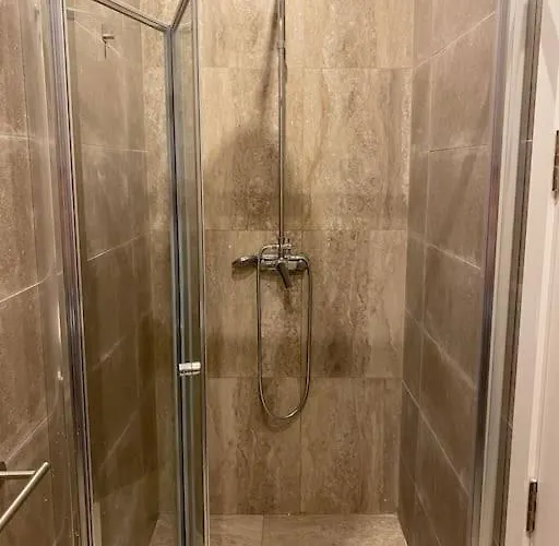 House. Live, Experience Sea