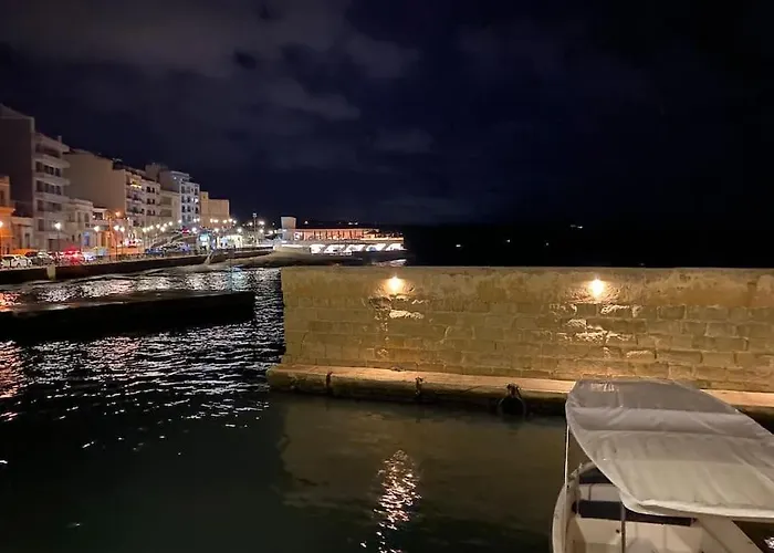 House. Live, Experience Sea