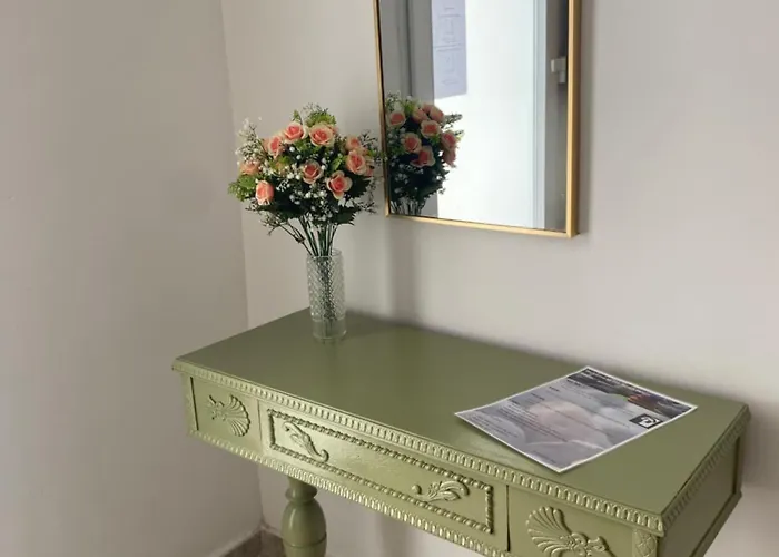 House. Live, Experience Sea